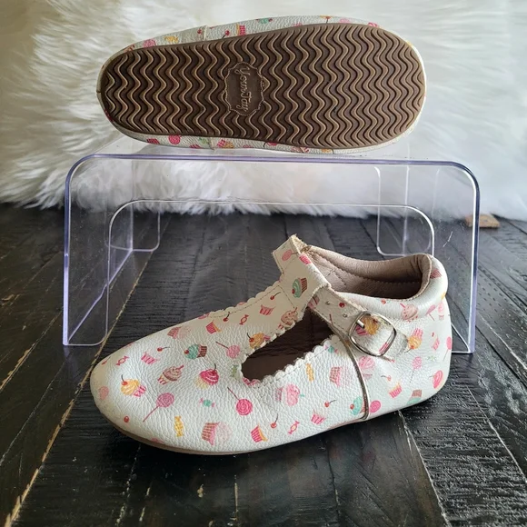 YOUR TAY Cupcake Girl Shoes Size 8