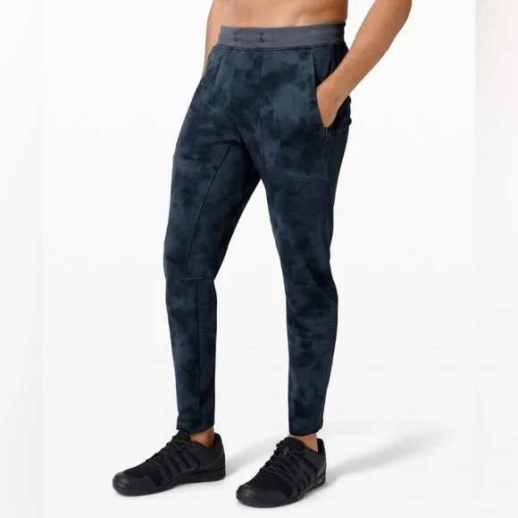 Lululemon Men’s Textured Tech Pants in Diamond Dye Iron Blue True Navy, Size XS