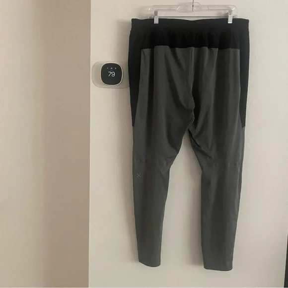 Lululemon Athletica Black and Gray Activewear pants size XXL