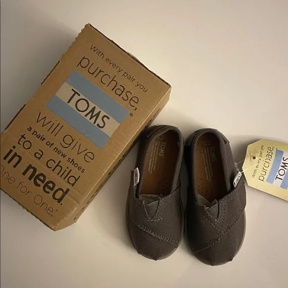 TOMS Kids gray Walker Shoes Tiny size 5