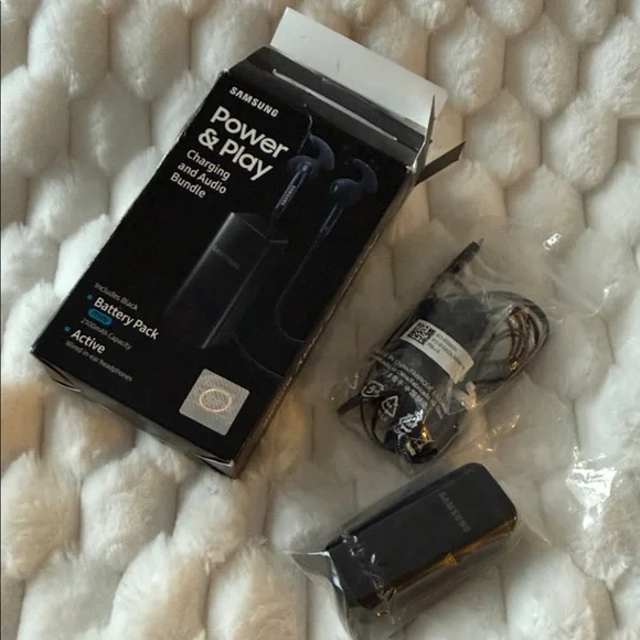 Samsung Black Charging and Audio Bundle
