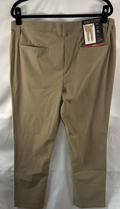 Dockers Men's Tech Chino Pants Size 34 x 32 Khaki Golf Work Pants Tan Soft