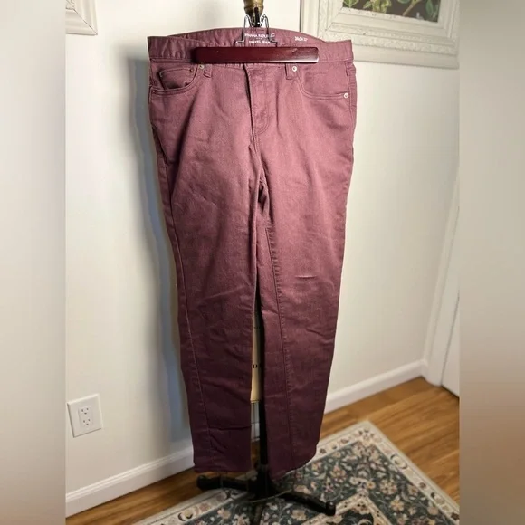 Banana Republic travel Pants plum color 34/34 soft material skinny leg