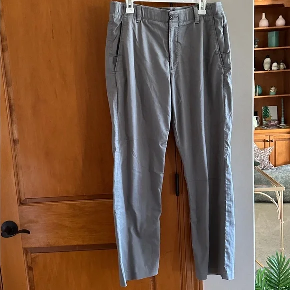 Under Armour Men’s Gray Pants