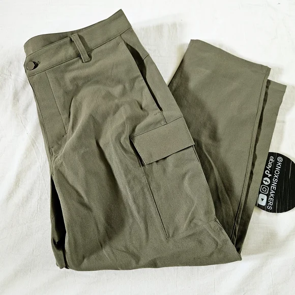 Lululemon Utilitarian Cargo Pant MEOL Medium Olive Green Men's Size 36