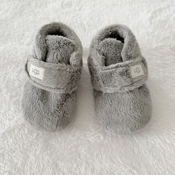 UGG Infant Baby Booties Gray Plush Pre Walker Shoes Size‎ 4/5 Crib Shoes