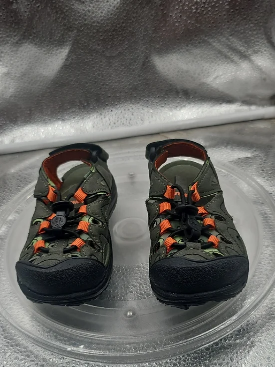 S Green and Black Northside Shoes Size 8