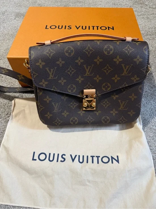 Louis Vuitton Pochette Métis