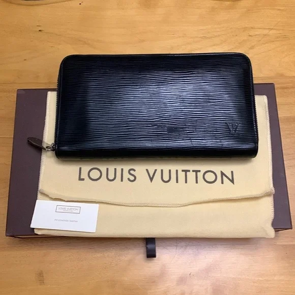Louis Vuitton 2013 Epi Leather Zippy Organizer Wallet GUC box dustcover