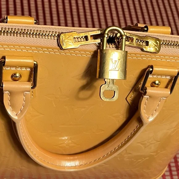Louis Vuitton Alma Vernis, Vanilla