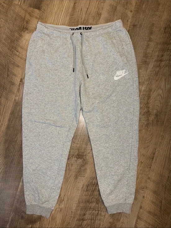 Nike Men’s Light Grey Joggers