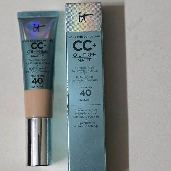 IT Cosmetics CC+ Oil-Free Matte Cream - Medium