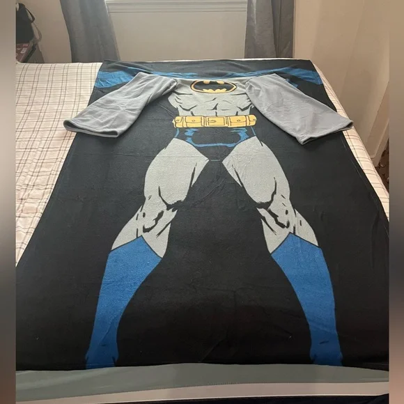 Batman‎ fleece blanket with arm sleeves that make you look like batman