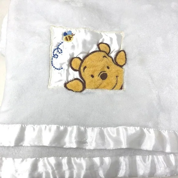 Disney Winnie the Pooh Baby Blanket White Plush Satin Trim Bee 28x38