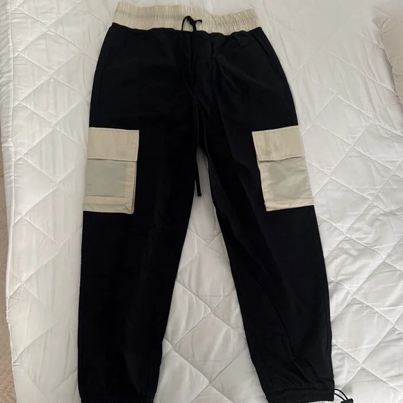 Elwood Windbreaker Nylon Cargo Pant never worn size s