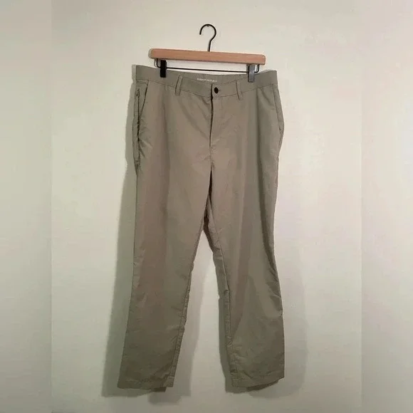 Banana Republic Mens Chino Pants Ivory Straight Leg Zip Fly Size 36x30 Polyester