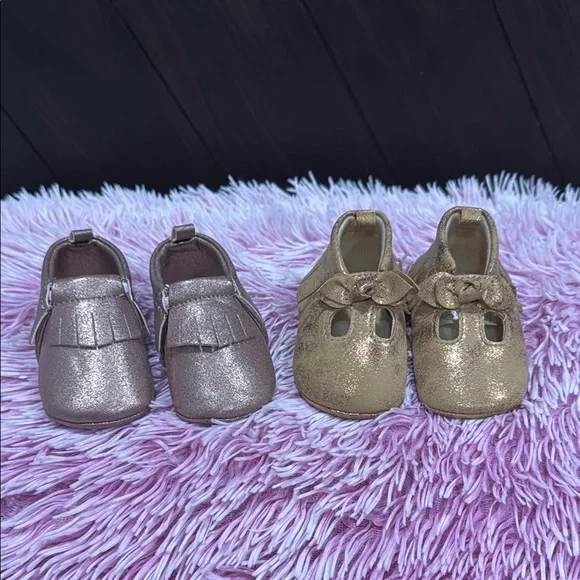 🚨2/$10🚨Gold and Pink Kids Moccasins