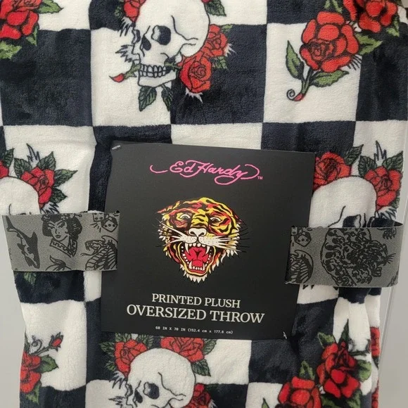 NWT ED HARDY Checkered Oversized 60 x 70 Plush Throw Blanket Skulls and Roses‎