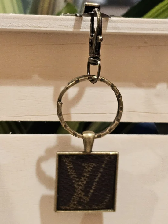 Louis Vuitton Monogram Square Keychain - Brown/Gold