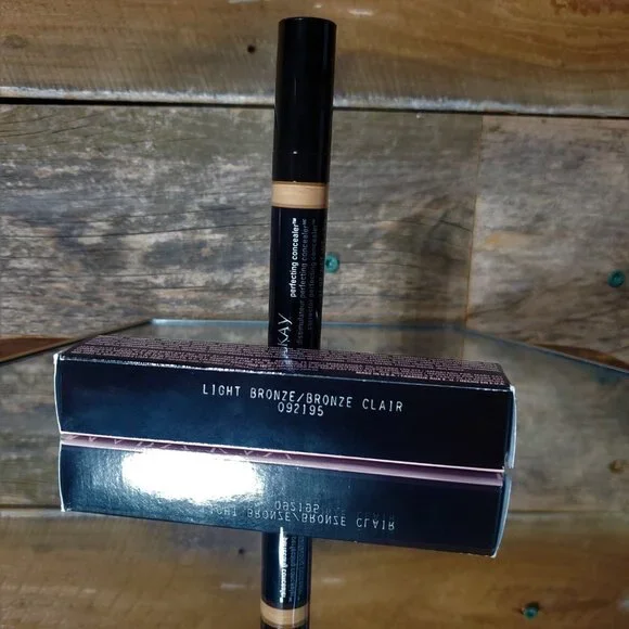 DISCONTINUED - Light Bronze - Mary Kay Perfecting Concealer