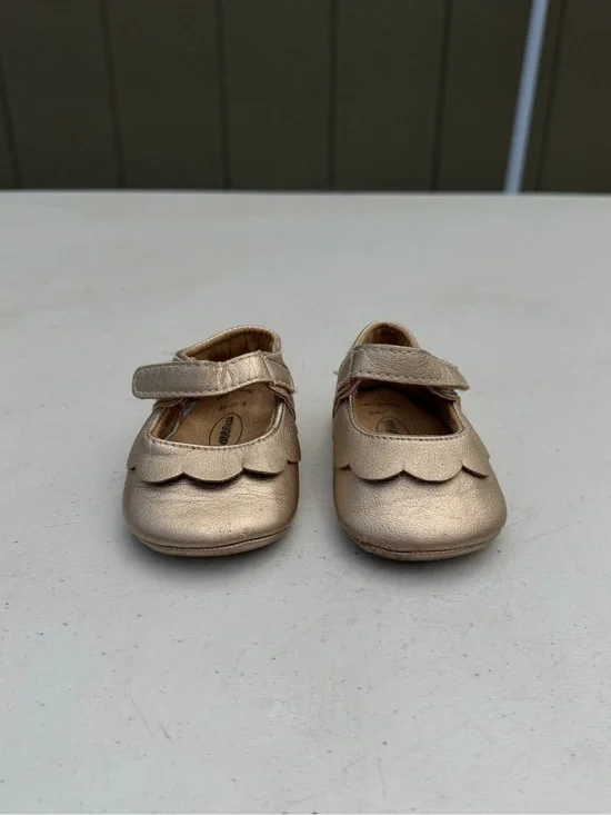 my ggpp  Metallic Gold Mary Jane Shoes with Scallop Trim