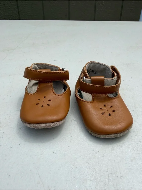 LaMour Classic Baby Mary Jane Shoes in Tan