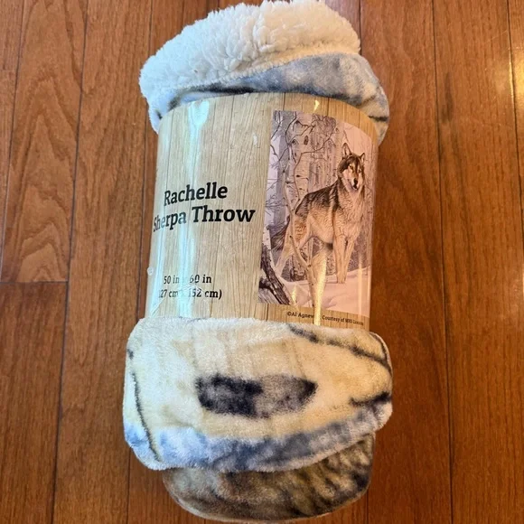 Rachelle Sherpa Throw Wolf Blanket/Nature Theme Cream and Gray‎ Brand New
