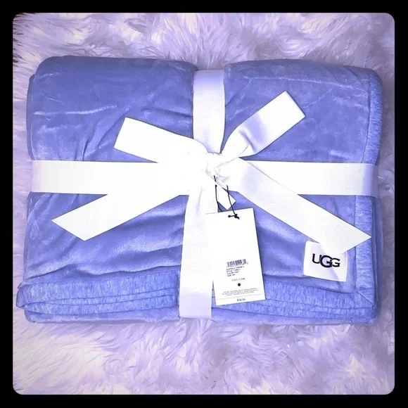 🌟🌟HP🌟🌟UGG Baby Blue Duffield Throw II