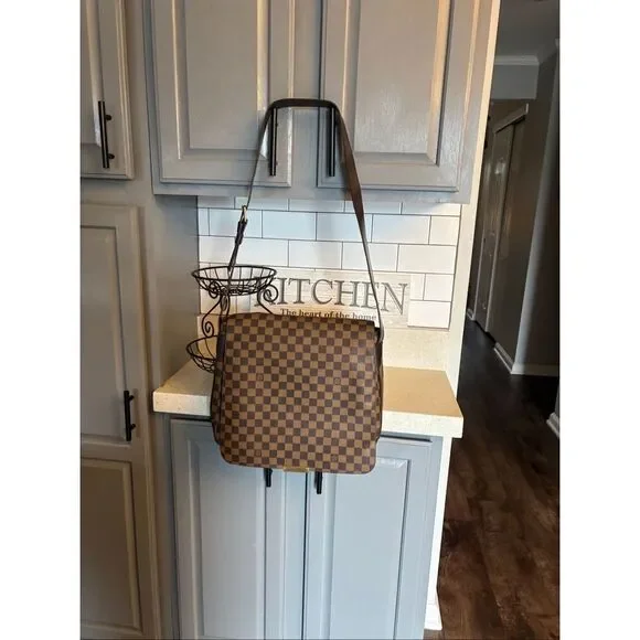 Louis Vuitton Damier Messenger Bag