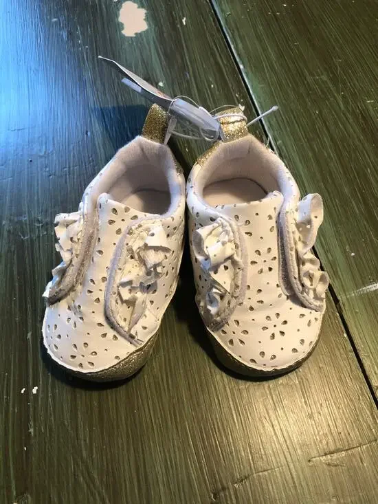 Cat & Jack NWT White Eyelet Baby Shoes with Gold Accents Size 3-6 Months