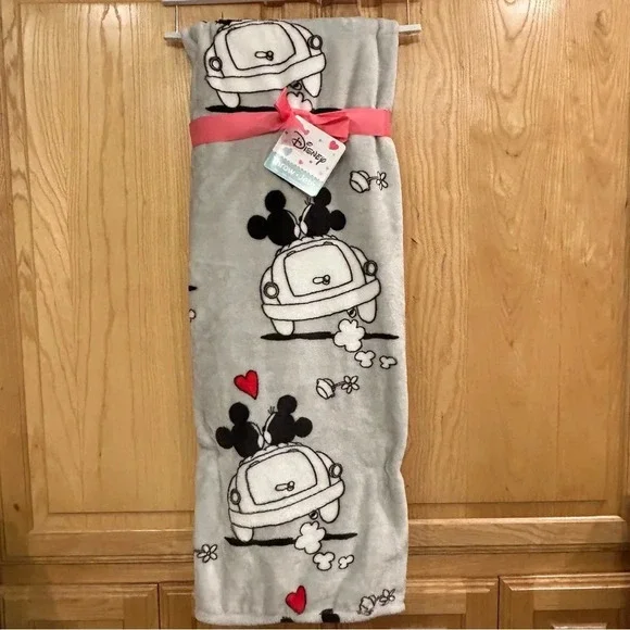 NWT! Mickey & Minnie Blanket