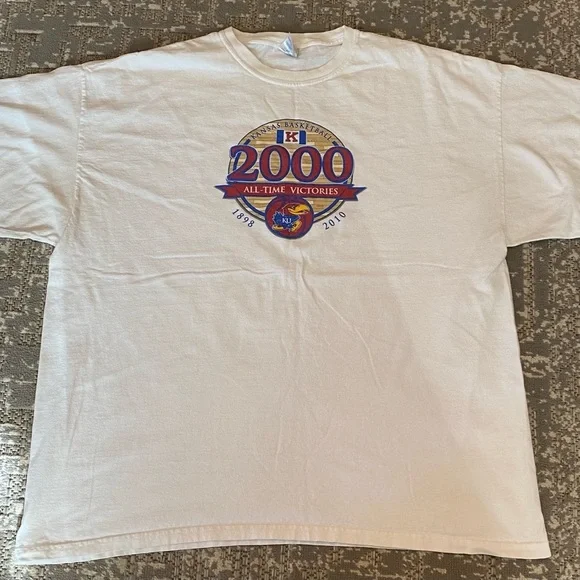 Kansas Jayhawks 2000 All Time‎ Victories Shirt Men’s Size 2XL Color White