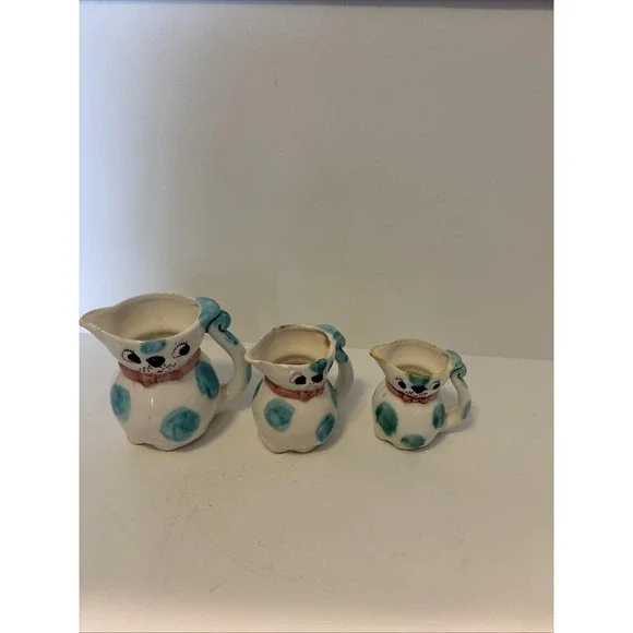 Vintage 1950s ceramic cat pitchers, creamers or part of measuring cup sets.