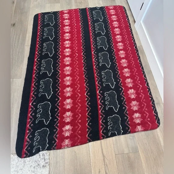 Woolrich Bear Sherpa Throw Blanket- Red Black Cabin Style