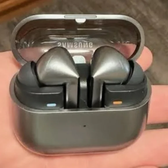 Samsung Earbuds 3 Pro (Brand New)
