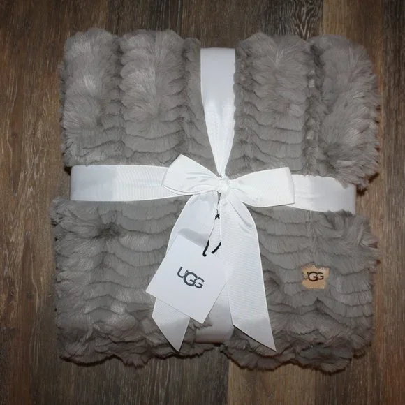 NWT UGG PLUSH FUR WAVE THROW TAN 50 X 70‎