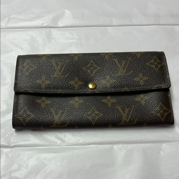 Louis Vuitton monogram sara long wallet.
