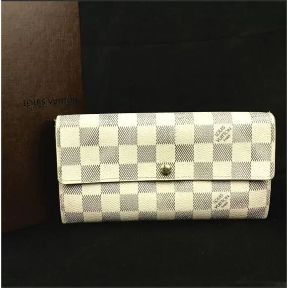 Authentic Louis Vuitton White Damier Wallet CAJ009.