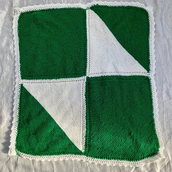 Handmade Knit Baby/Throw Blanket Green White Geometric Pinwheel Crochet Trim New