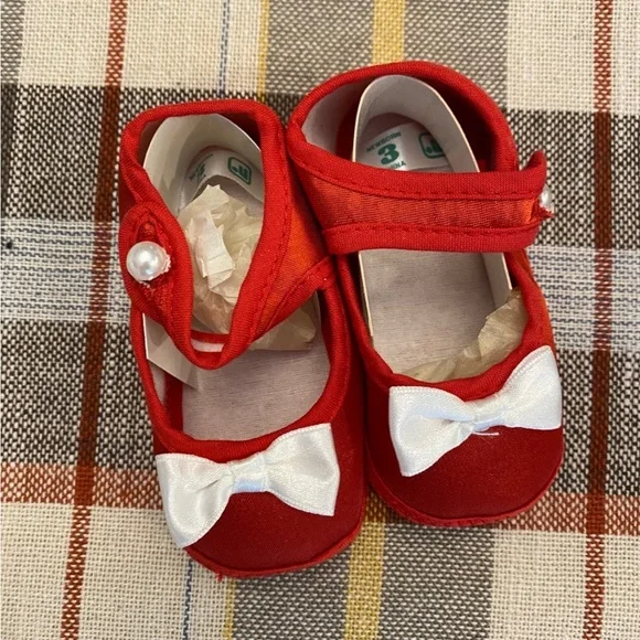 Cradle Kicks vintage red baby shoes‎
