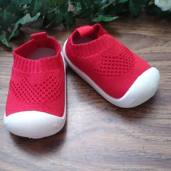 Red Knit Kids Shoes Size  Toddler 4.5-5