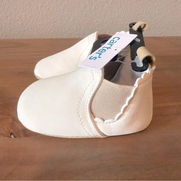 NWT Carters infant cream/ tan faux leather soft shoes size 0-3 months