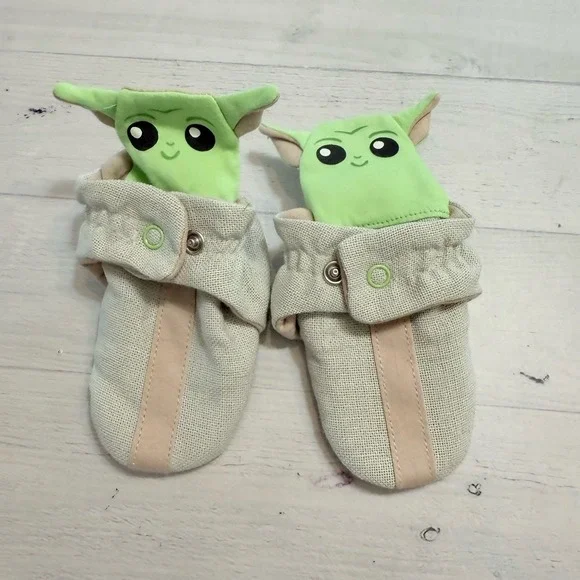 Ro + Me By Robeez Star Wars precious cargo grogu snap baby‎ booties 6-12 months