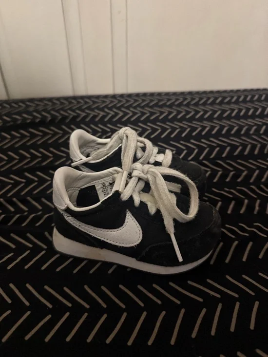Nike Kids Black and White Low-Top Sneakers