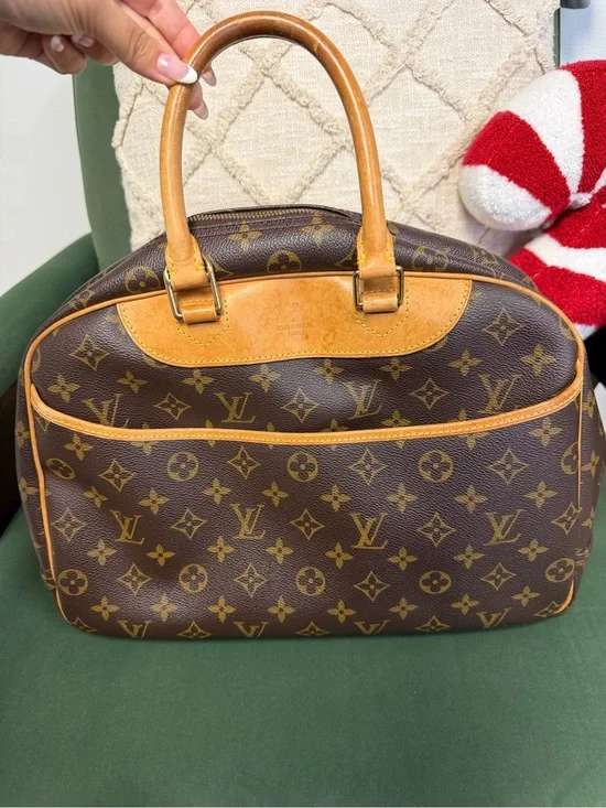 Pre-Loved Louis Vuitton Monogram Deauville