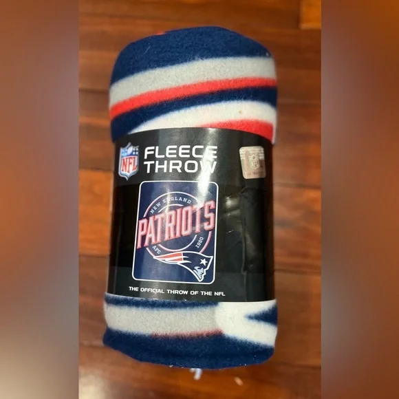NWT-NFL New England Patriots Fleece Throw Blanket 50” x 60”