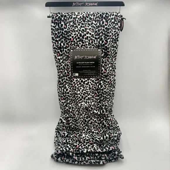 Betsey Johnson Ultra Soft Plush Throw Blanket Leopard‎ Print Black Pink White