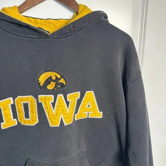 Old Varsity Brand Iowa Hawkeyes Hoodie Faded Gray Embroidered Logo Mens‎ XL