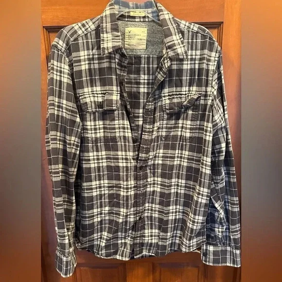 American Eagle Athletic fit size large men’s plaid button up