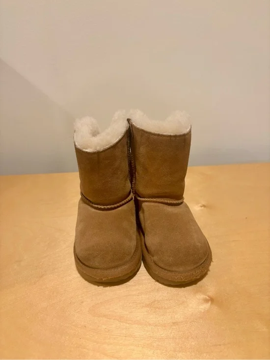 Ugg Boots Bailey chestnut‎ baby girl toddler size 6